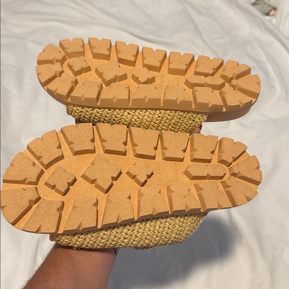 Prada Tan braided raffia Slide Sandals 7 - Picture 9 of 17